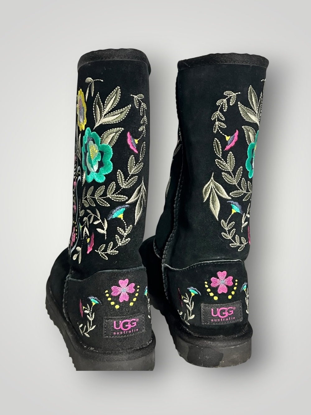 UGG Juliette Floral Embroidery boots sz 7